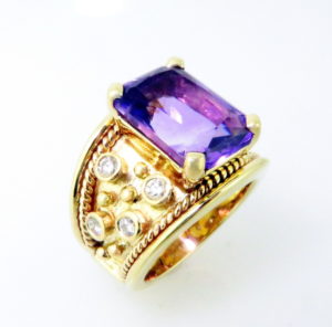 Amethyst and diamonds in yellow gold