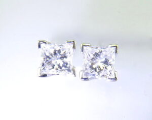 Stud diamond earrings