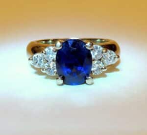 Oval Sapphire Diamond ring