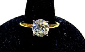 Modern engagement ring